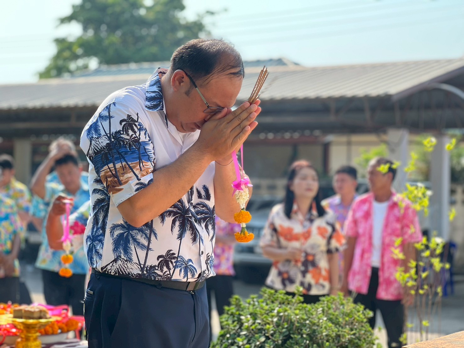 title - ส.ป.ก. ยโสธร จัดพิธีเจริญพระพุทธมนต์ทำบุญถวายภัตตาหารเพลแด่พระสงฆ์ พิธีสักการะศาลเจ้าที่และสิ่งศักดิ์สิทธิ์ประจำสำนักงาน เนื่องในเทศกาลวันขึ้นปีใหม่ไทย